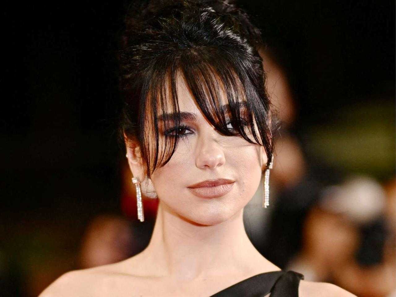 Les courbes Bangs sont la nouvelle coupe à essayer pour l’été