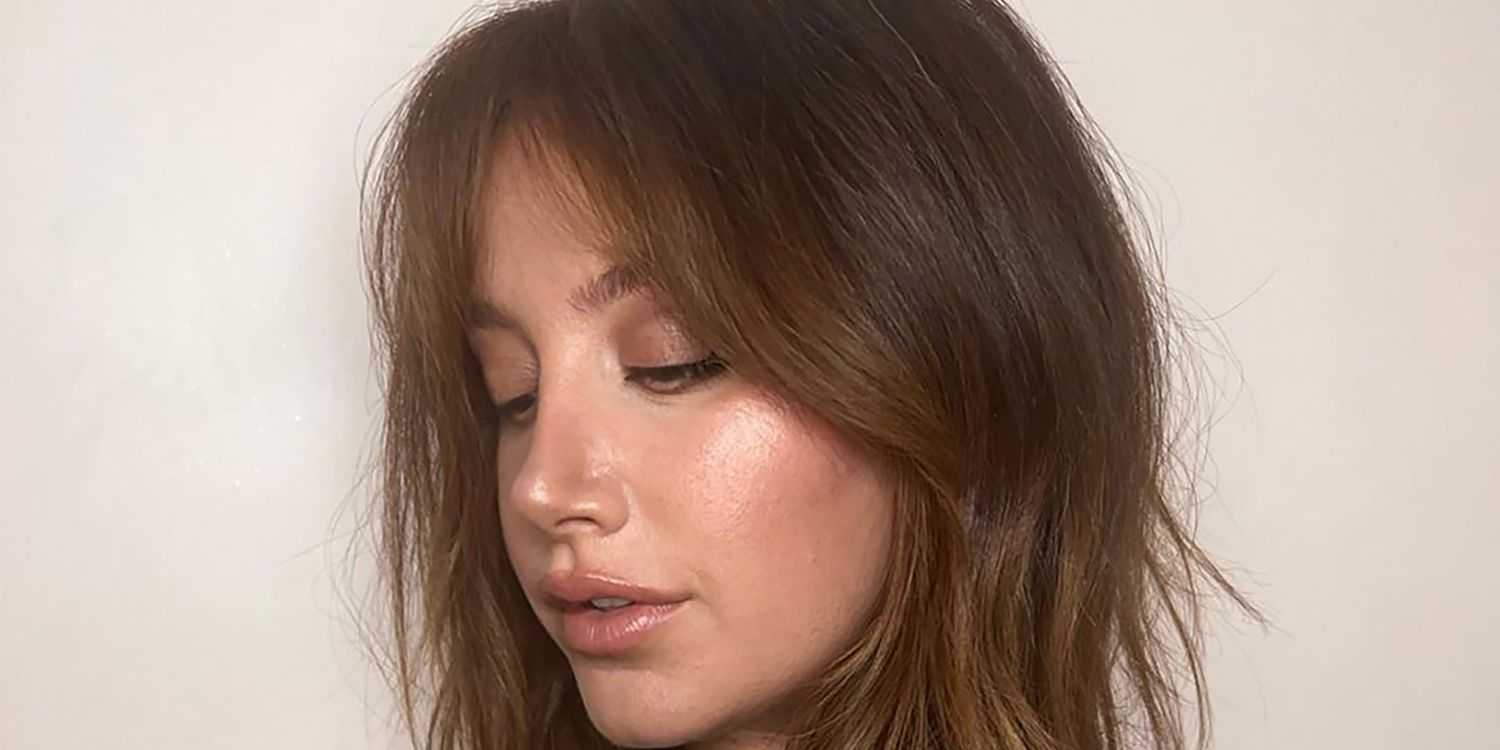 Ashley Tisdale vient de dévoiler sa nouvelle frange à la “French Girl”