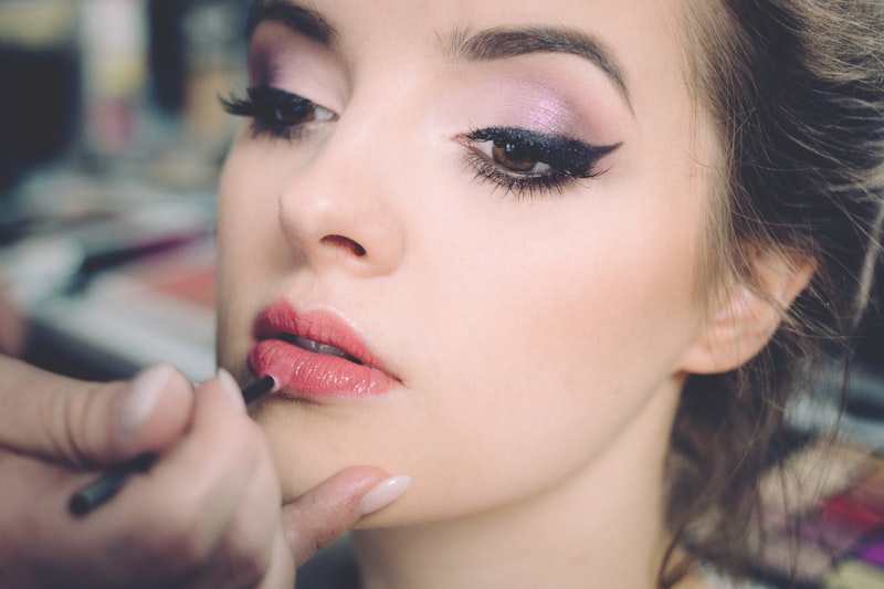 Tendances maquillage printemps-été 2026 : couleurs, textures et innovations