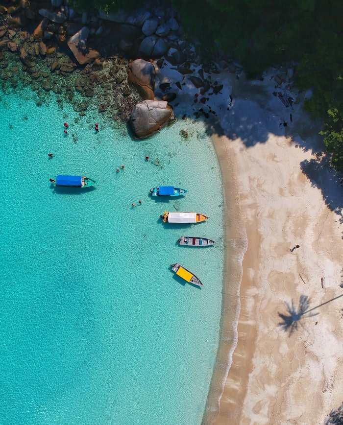 Plage paradisiaque accessible avec Corsair