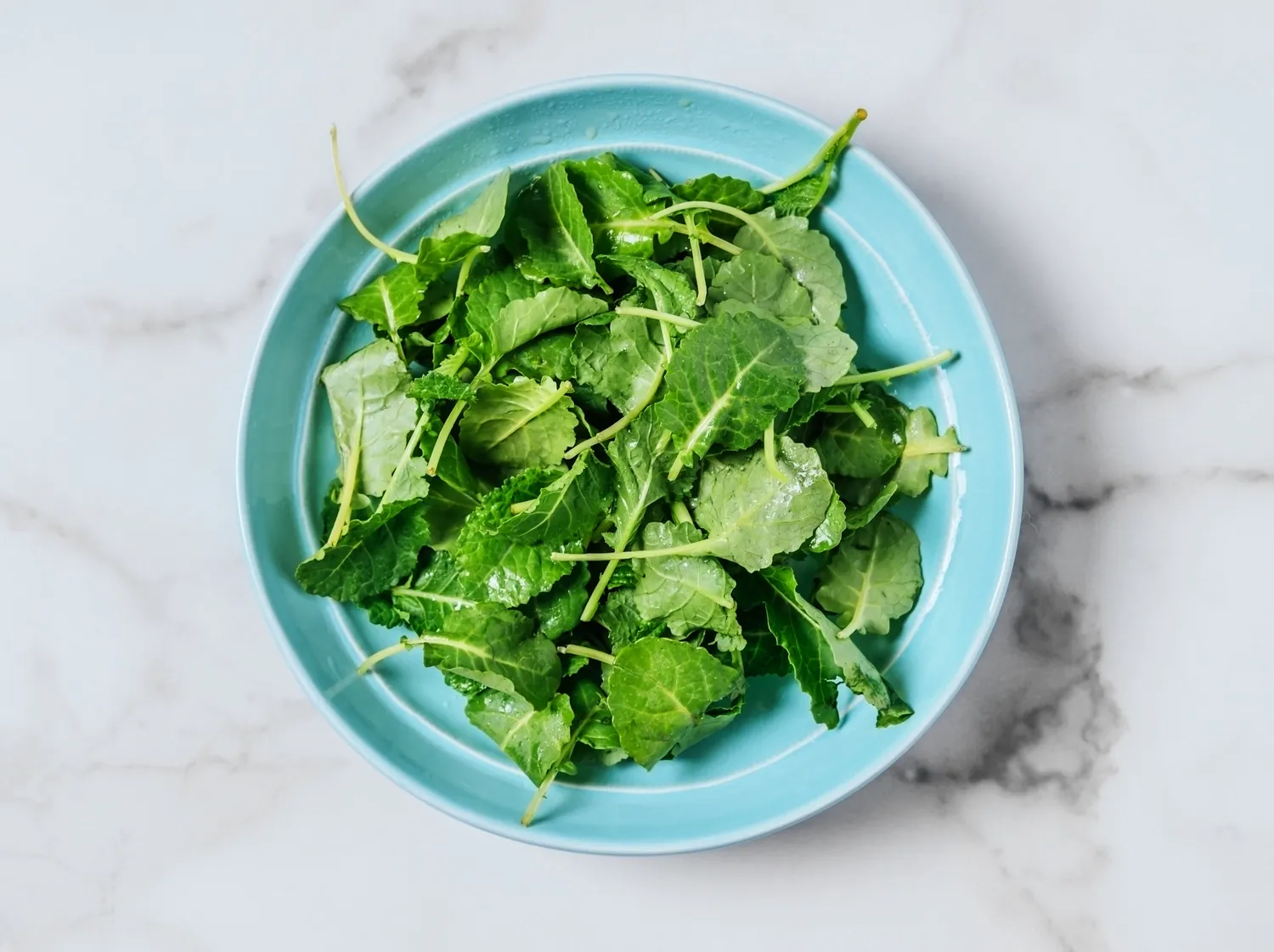 Bol de legumes verts frais - riches en antioxydants et magnesium