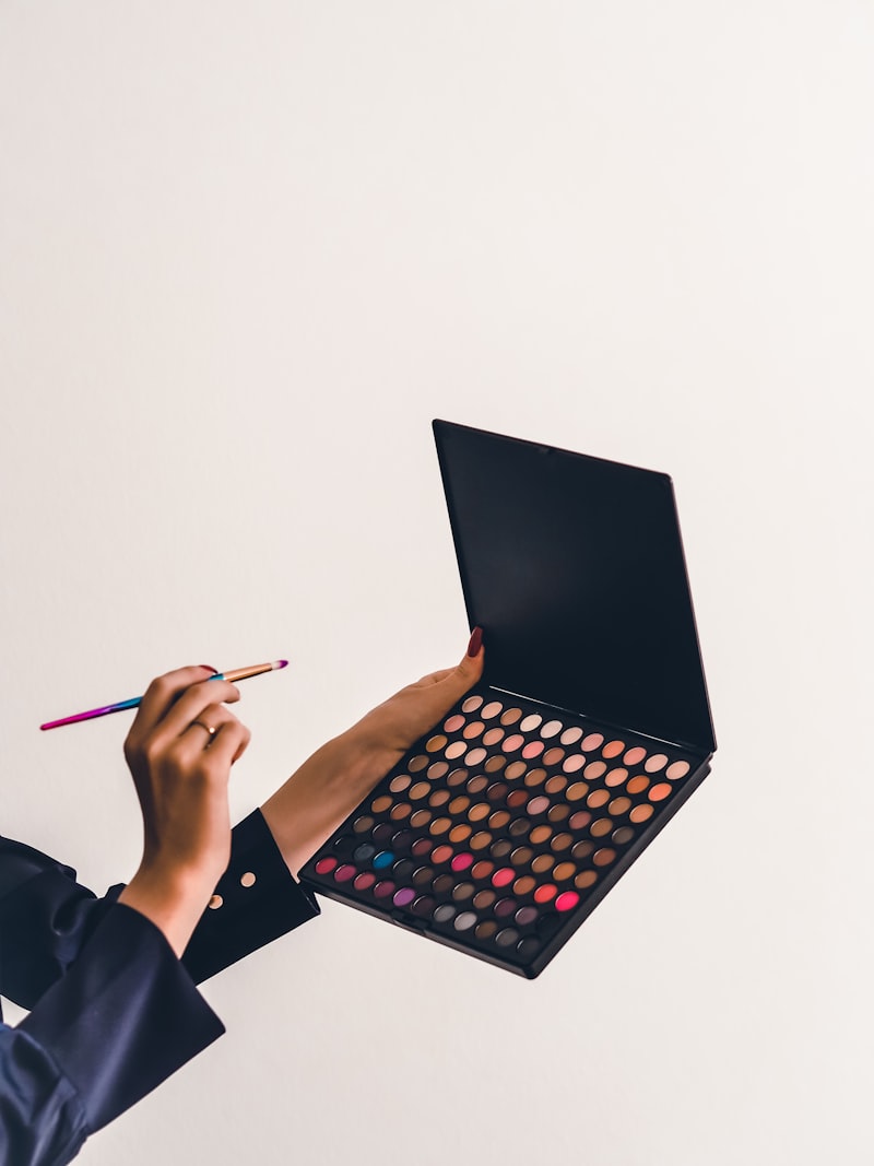 Tendances maquillage printemps-été 2026 : couleurs, textures et innovations
